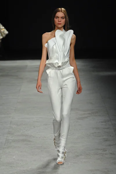 Look 18